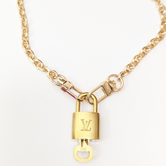 Price is firm.✨ Louis Vuitton ✨ chain lock and key match #307 - Picture 4 of 11